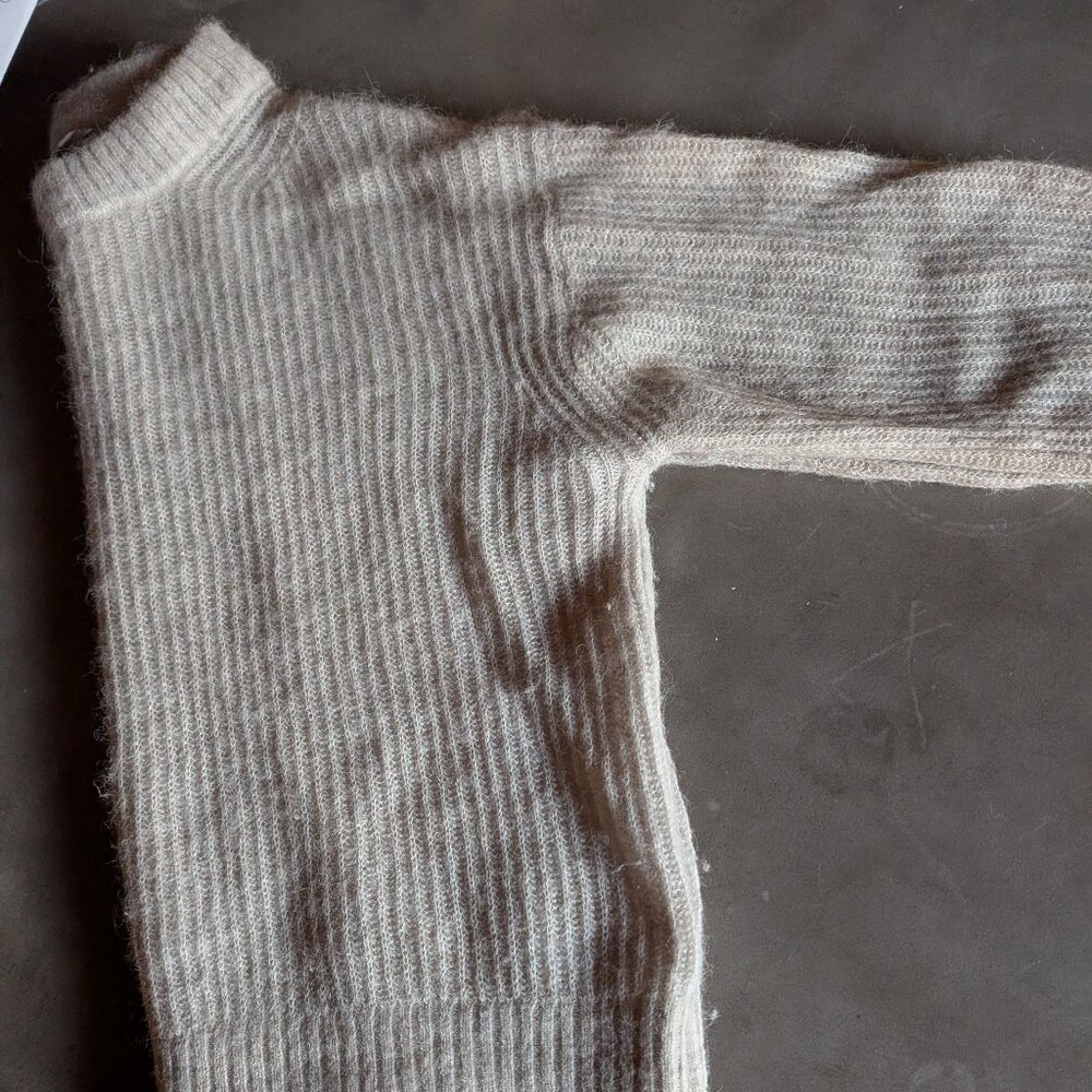 Everlane | The Cocoon Alpaca Crew |  Almond | Small - Picture 13 of 16